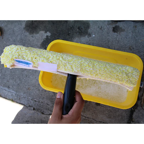 Ettore Golden Glove Complete Window Washer with Microfiber Sleeve - Image 3